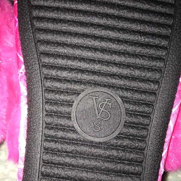 NWT Victoria’s Secret slipper & bag small - Picture 6 of 6